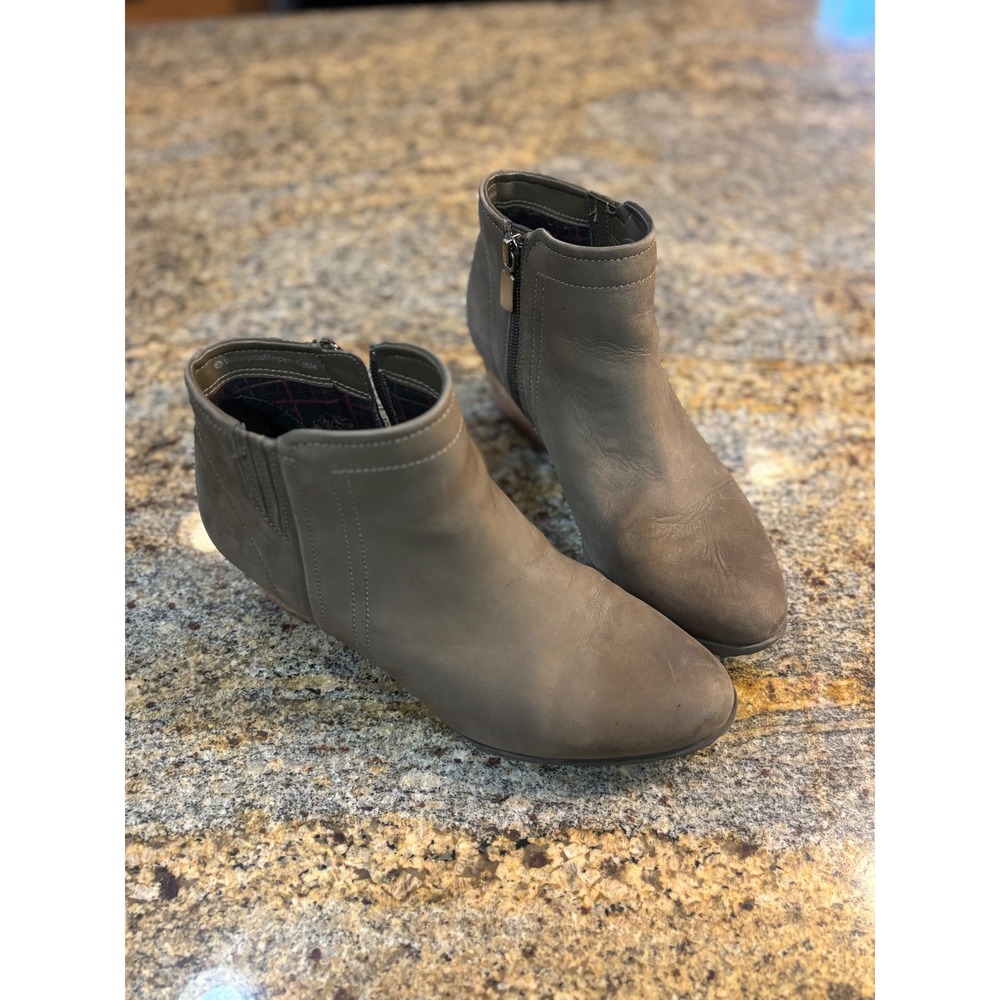 Blondo‎ Waterproof Leather Ankle Boots Taupe Wedge Heel Side Zip Women's 7.5M